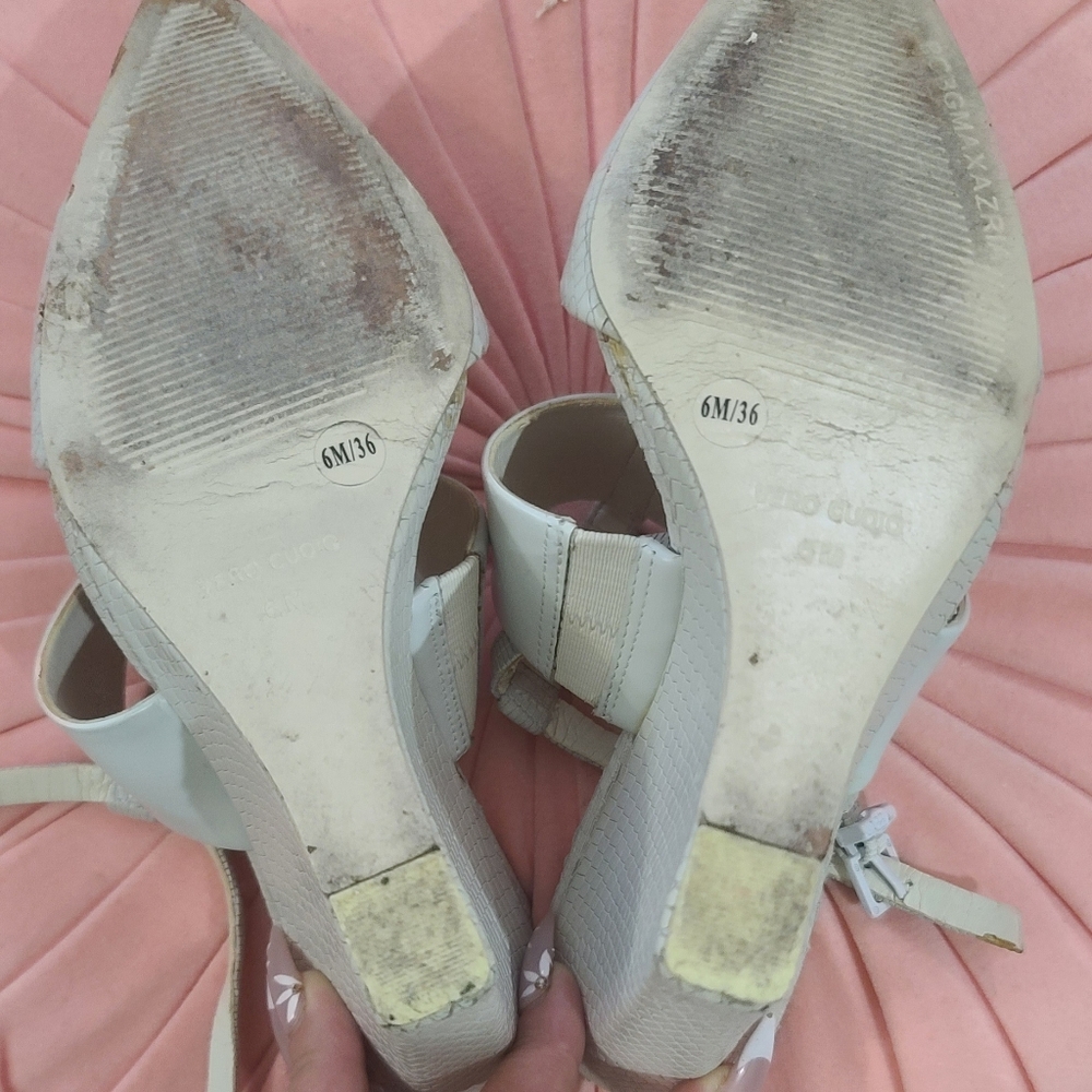 Shoes - Picture 5 of 6
